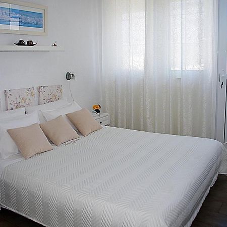 Rania Studios Poros Town Esterno foto
